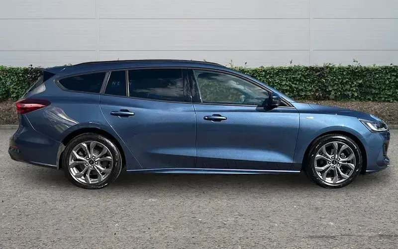 Used Ford Focus ST-Line 155 HP (114 kW) 2023 Blue Estate