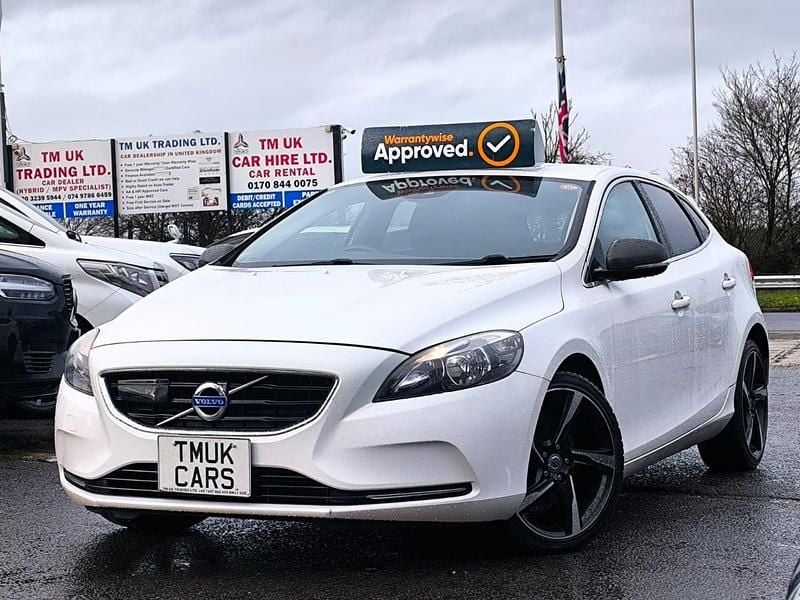 Used Volvo V40 SE 180 HP (132 kW) 2014 White Hatchback