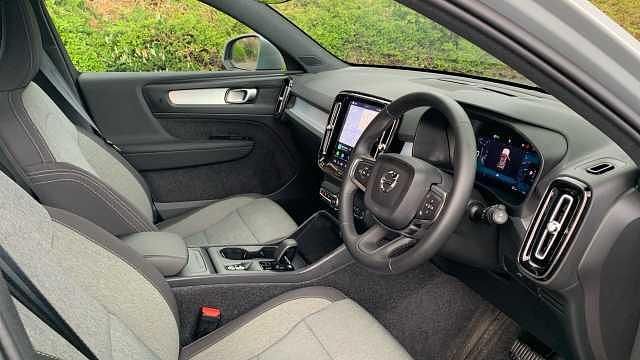 Used Volvo XC40 Core 161 HP (118 kW) 2026 SUV