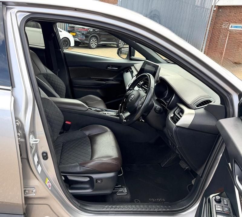 Used Toyota C-HR 2017 Silver SUV