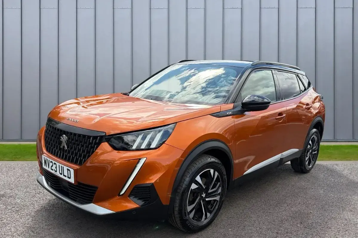 Used Peugeot 2008 GT 129 HP (94 kW) 2023 Orange SUV