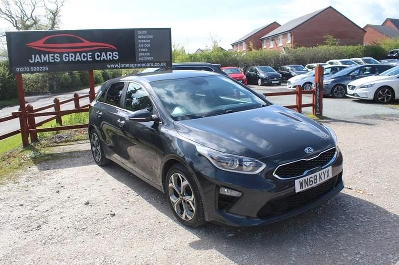 Usado Kia Ceed 114 HP (83 kW) 2018 Cinzento Citadino