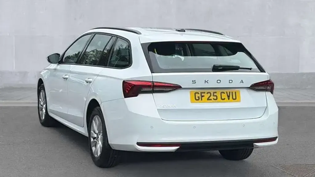 Used Skoda Octavia SE Technology 150 HP (110 kW) 2025 Moon white metallic Estate