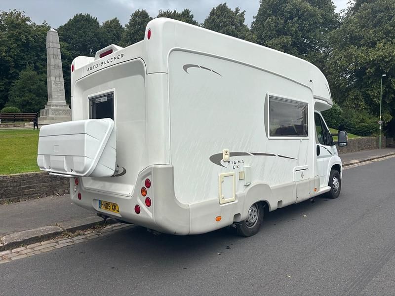 Used Peugeot Boxer 120 HP (88 kW) 2009 White Van