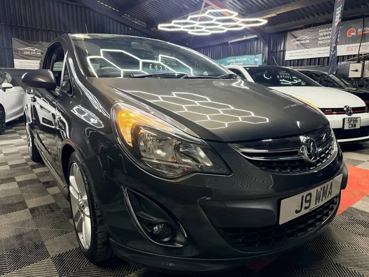 Used Vauxhall Corsa SRi 98 HP (72 kW) 2014 Grey Hatchback