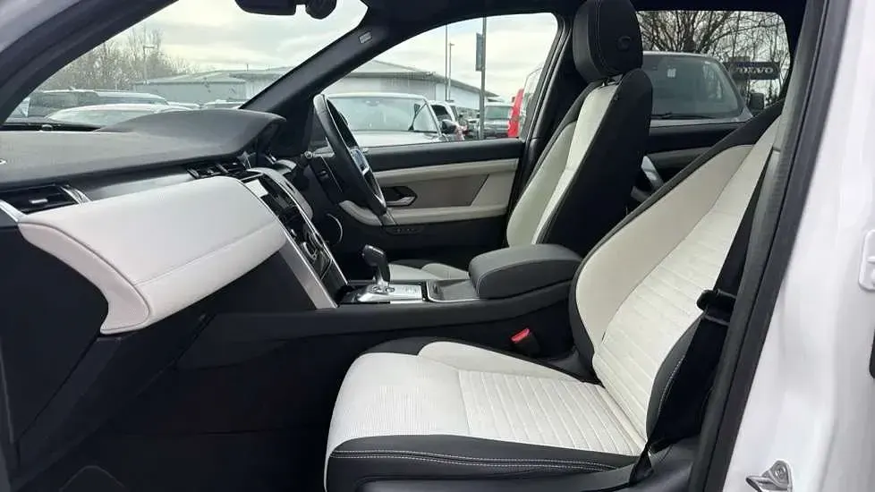 Used Land Rover Discovery Sport SE Dynamic 204 HP (150 kW) 2023 Solid  fuji white SUV
