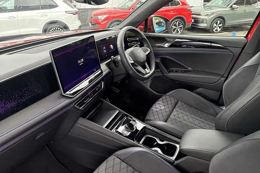 Used VW Tiguan R-line 272 HP (200 kW) 2025 Red SUV