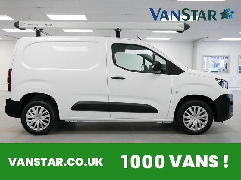 Used Peugeot Partner Premium 100 HP (73 kW) 2021 White MPV