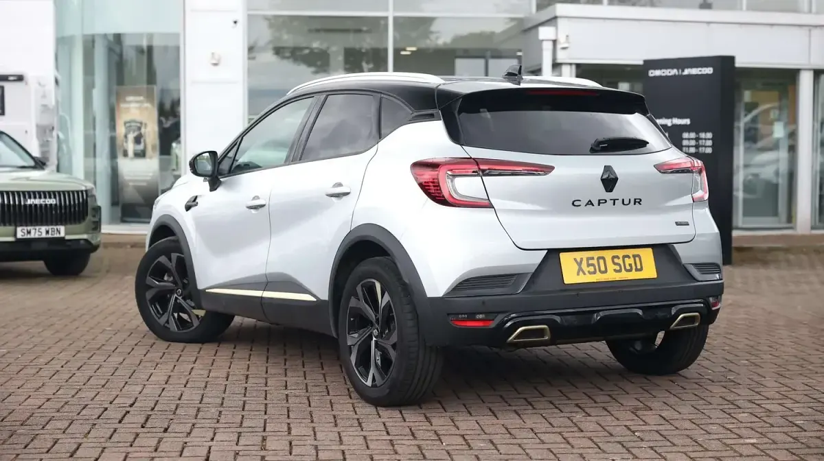 Used Renault Captur Engineered 143 HP (105 kW) 2024 Grey/black SUV