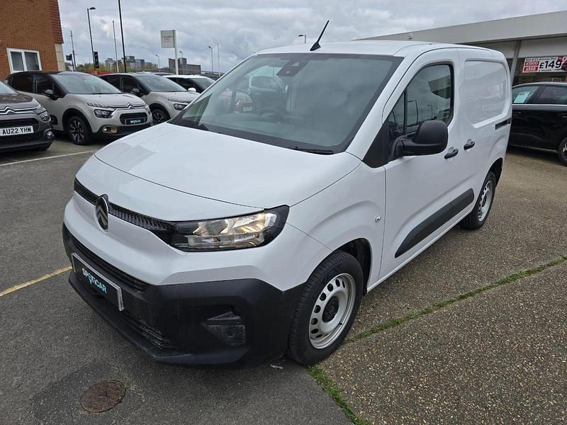 Usado Citroën Berlingo 101 HP (74 kW) 2025 Branco Monovolume