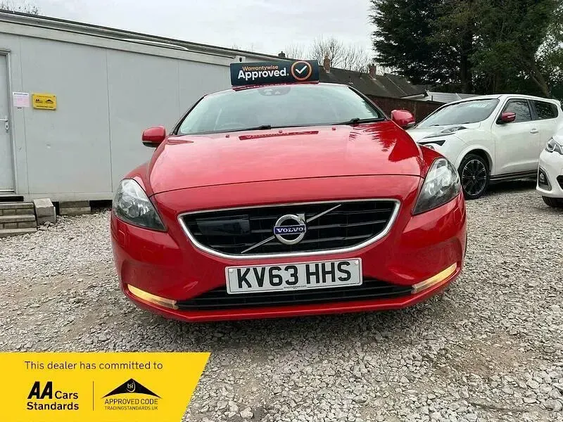 Used Volvo V40 SE 2013 Red Hatchback