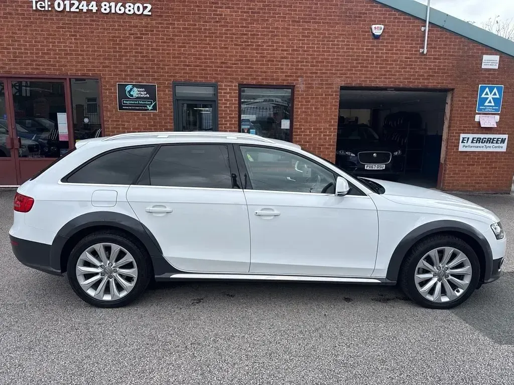 Used Audi A4 Allroad Design 177 HP (130 kW) 2014 White Estate