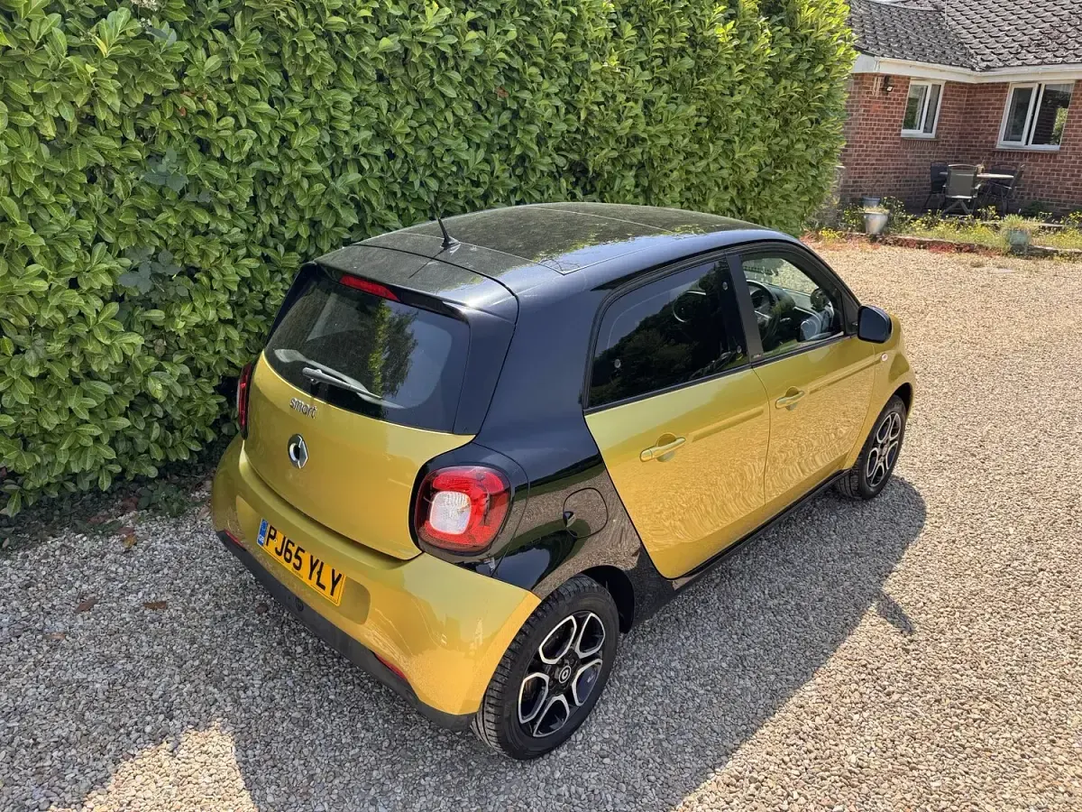 Used Smart ForFour Prime 90 HP (66 kW) 2015 Yellow Hatchback