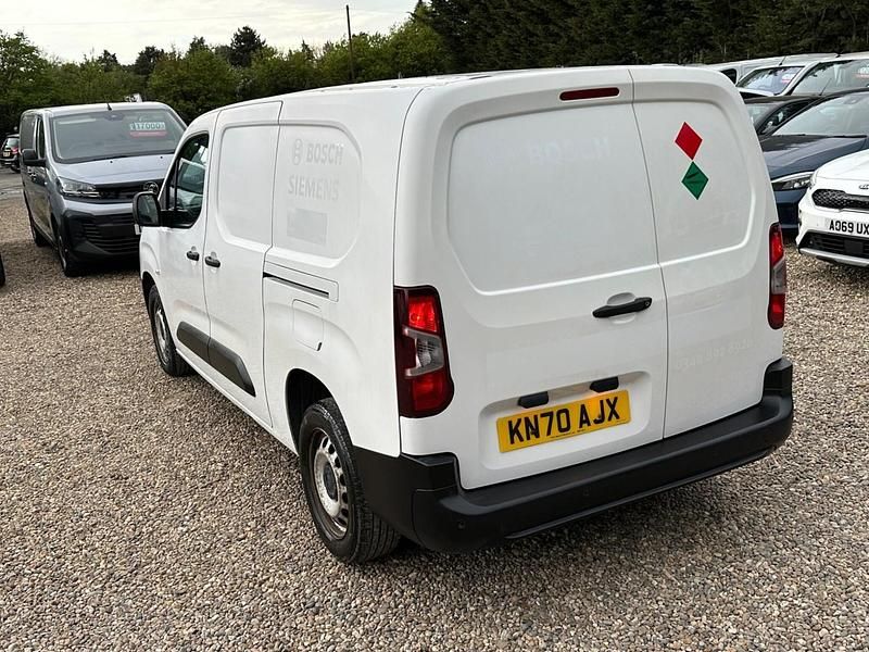 Begagnad Vauxhall Combo Sportive 100 HK (73 kW) 2020 Vit Minibuss