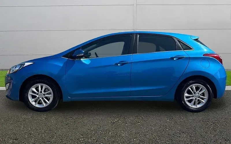 Begagnad Hyundai i30 SE 110 HK (80 kW) 2016 Blå Halvkombi
