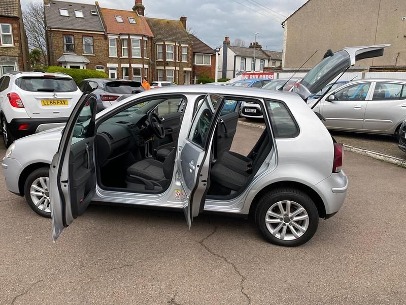 Begagnad VW Polo S 2007 Silver Halvkombi