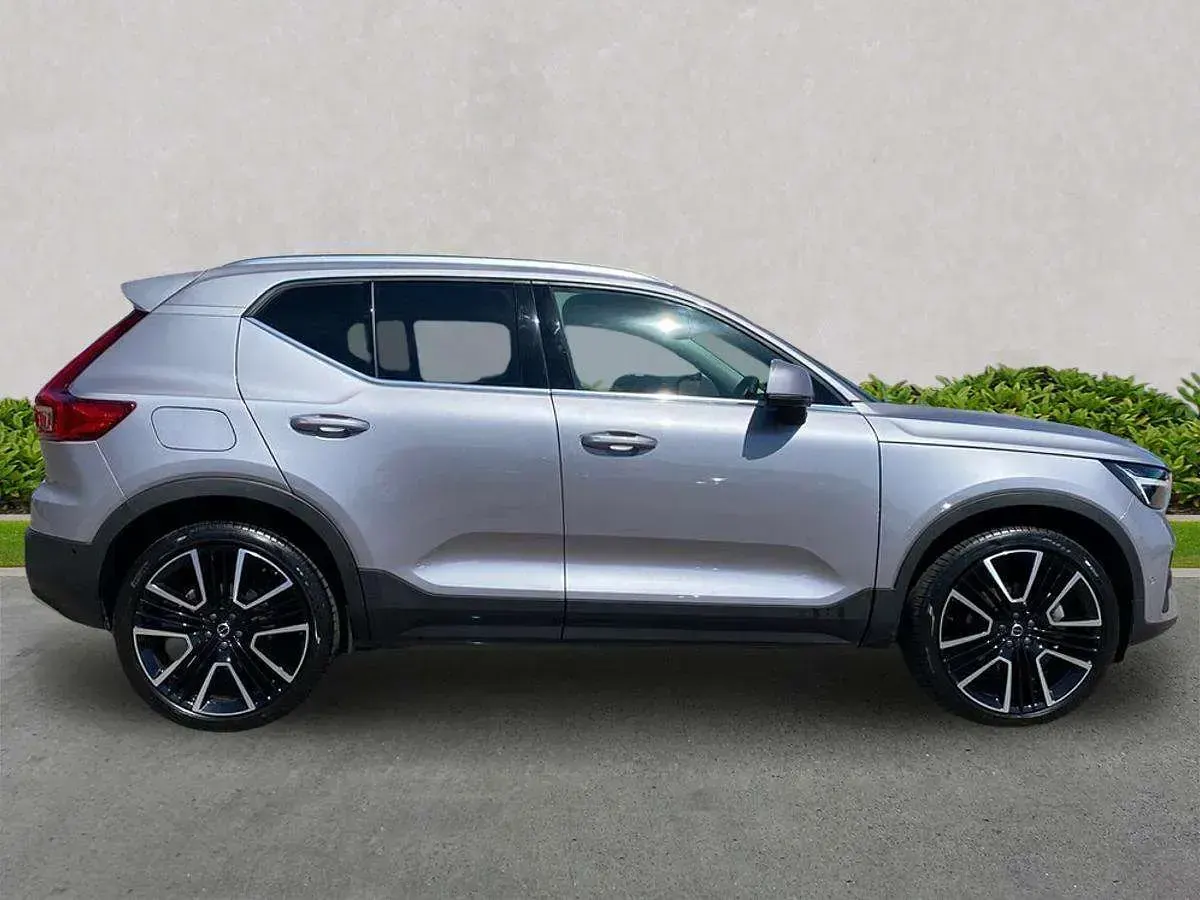 Used Volvo XC40 Ultra 163 HP (119 kW) 2025 Silver SUV