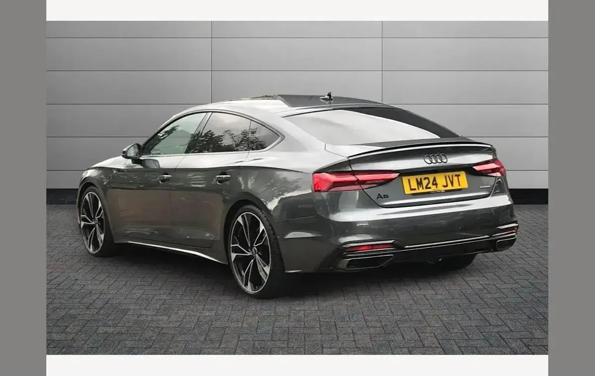 Używany Audi A5 Black Edition 204 KM (150 kW) 2024 Szary Hatchback