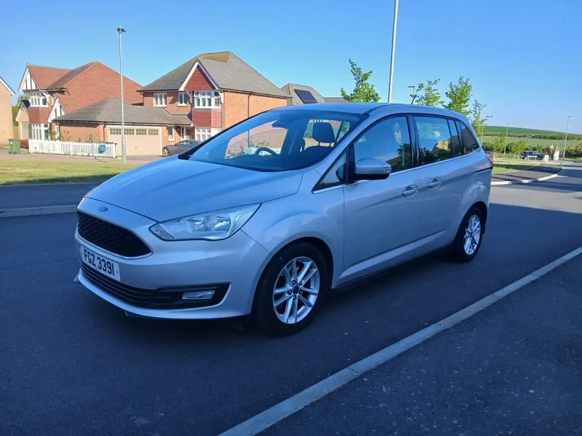 Usado Ford Grand C-Max Zetec 125 HP (91 kW) 2017 Prateado Monovolume