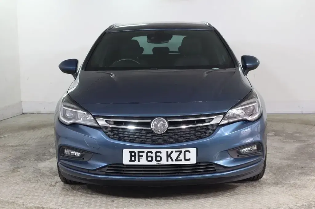 Used Vauxhall Astra SRi 105 HP (77 kW) 2016 Blue Estate