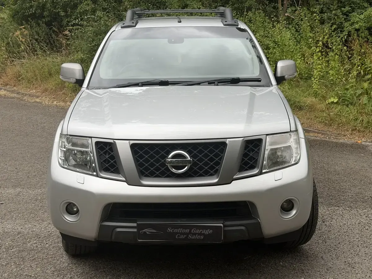 Used Nissan Navara Platinum 190 HP (139 kW) 2012 Silver Pickup