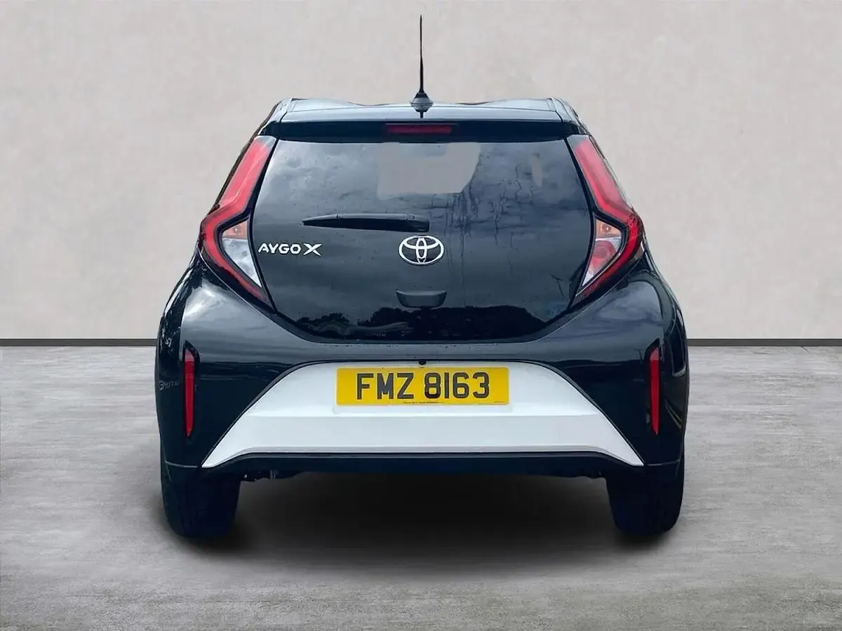 Used Toyota Aygo X 72 HP (52 kW) 2024 White SUV