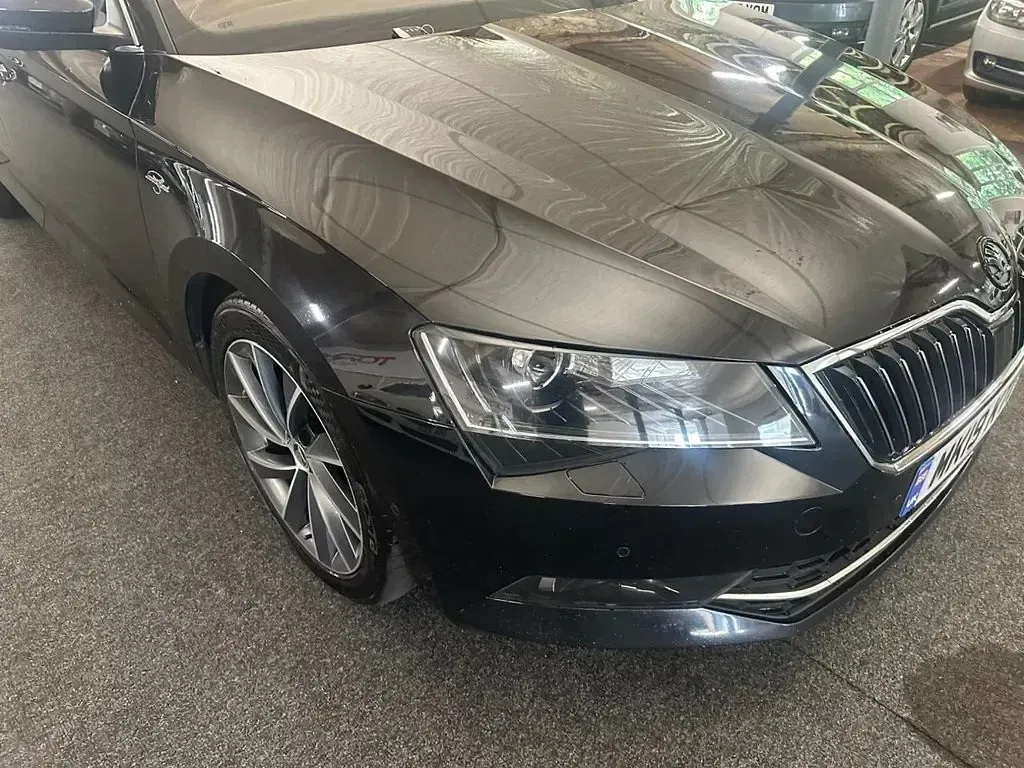 Used Skoda Superb LAURIN & KLEMENT 150 HP (110 kW) 2019 Black Hatchback