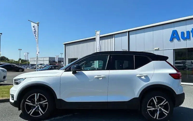 Used Volvo XC40 R-Design 190 HP (139 kW) 2019 White SUV
