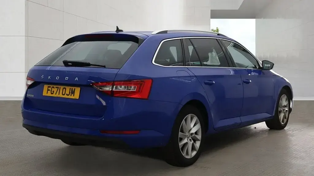 Used Skoda Superb SE Technology 150 HP (110 kW) 2022 Blue Estate