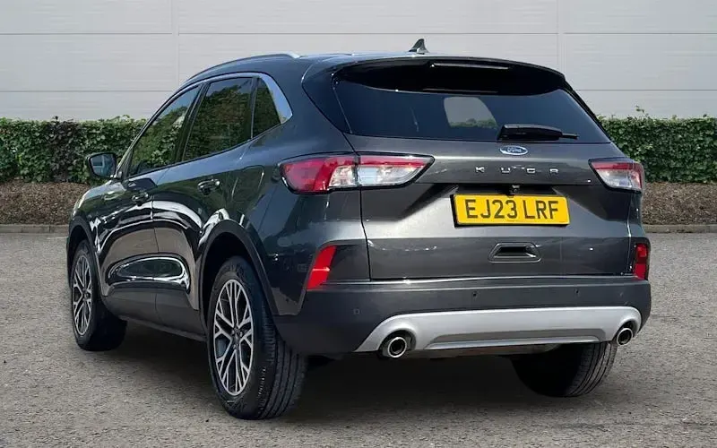 Käytetty Ford Kuga Titanium 150 HP (110 kW) 2023 Katumaasturi
