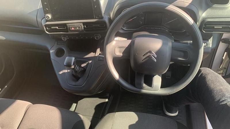 White Used 2022 Citroën Berlingo MPV | £11,610 (A bit pricey) - Image 1/4