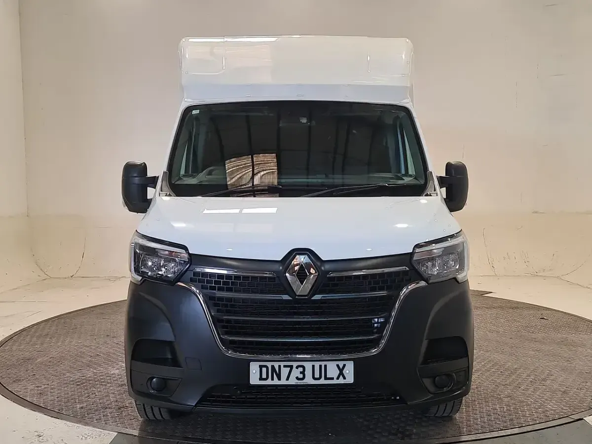 Used Renault Master Business 145 HP (106 kW) 2023 White MPV