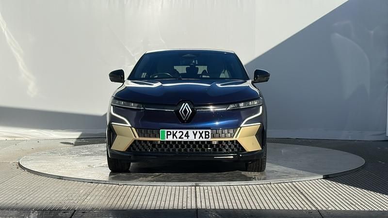 Begagnad Renault Megane E-Tech Iconic 161 kW (220 HK) 2024 Blå Halvkombi