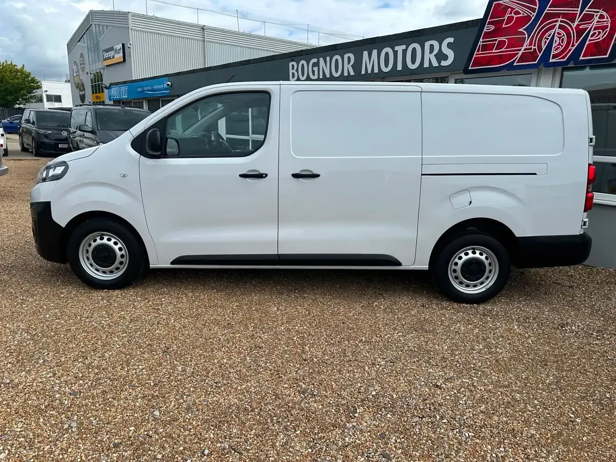 Used Citroën Dispatch 100 HP (73 kW) 2023 White MPV