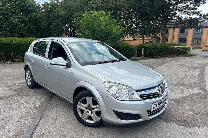 Silver Used 2009 Vauxhall Astra Active Hatchback | £1,495 (Good price) - Image 1/1