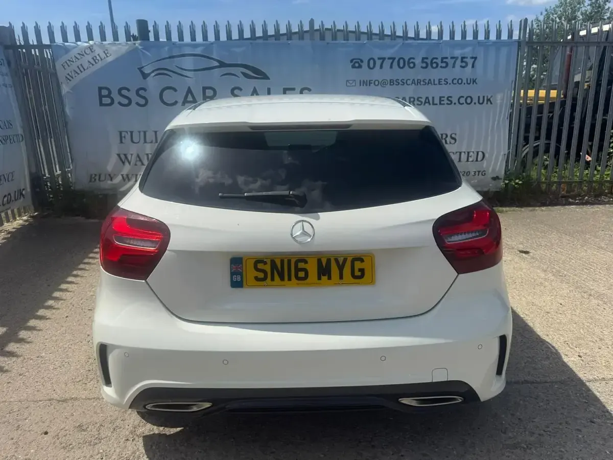 Used Mercedes A180 AMG Line Premium 109 HP (80 kW) 2016 White Hatchback