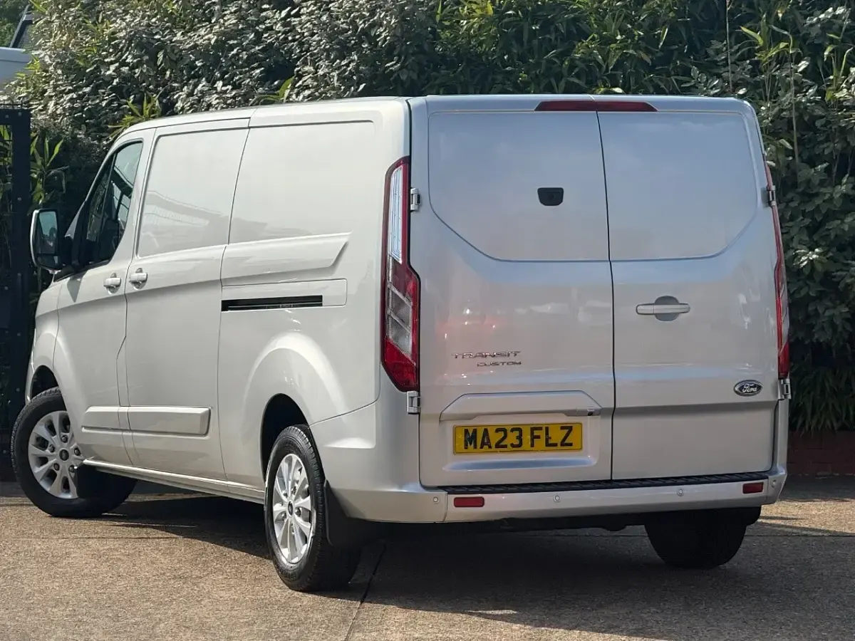 Used Ford Transit Custom Limited 130 HP (95 kW) 2023 Silver Van