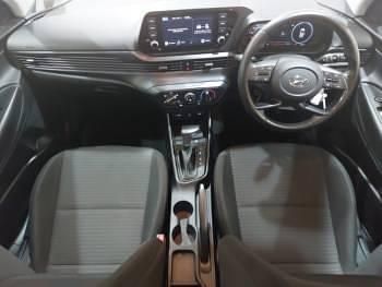 Used Hyundai i20 SE 100 HP (73 kW) 2023 Red Hatchback