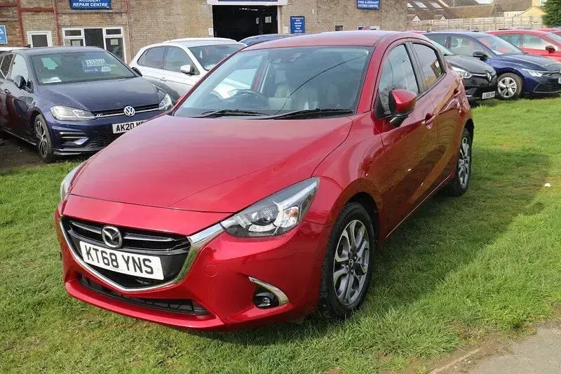 Used Mazda 2 Inclusive 115 HP (84 kW) 2019 Red Hatchback