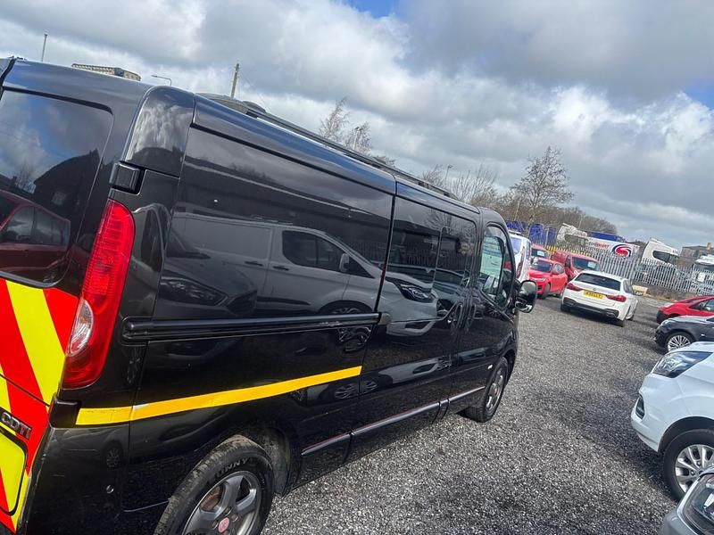 Used Vauxhall Vivaro Sportive 115 HP (84 kW) 2014 Black MPV