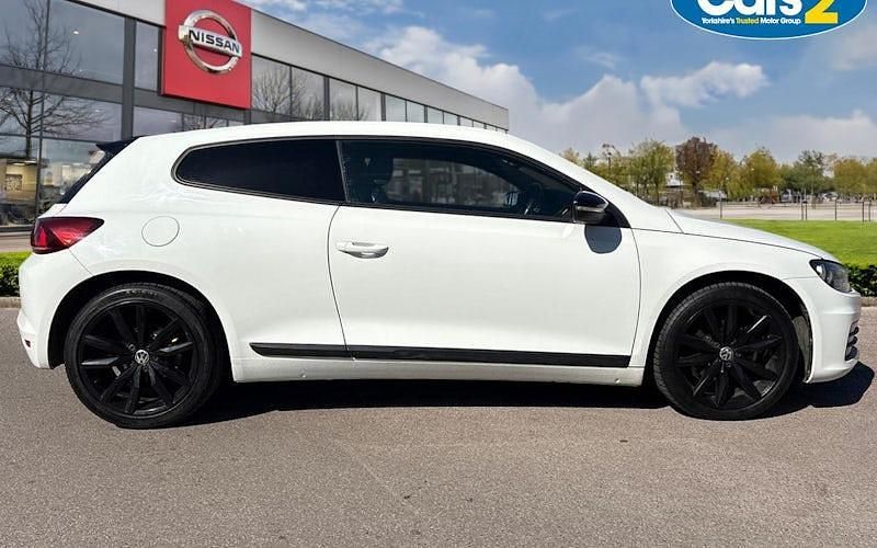 Begagnad VW Scirocco Black Edition 150 HK (110 kW) 2016 Vit Sportkupé