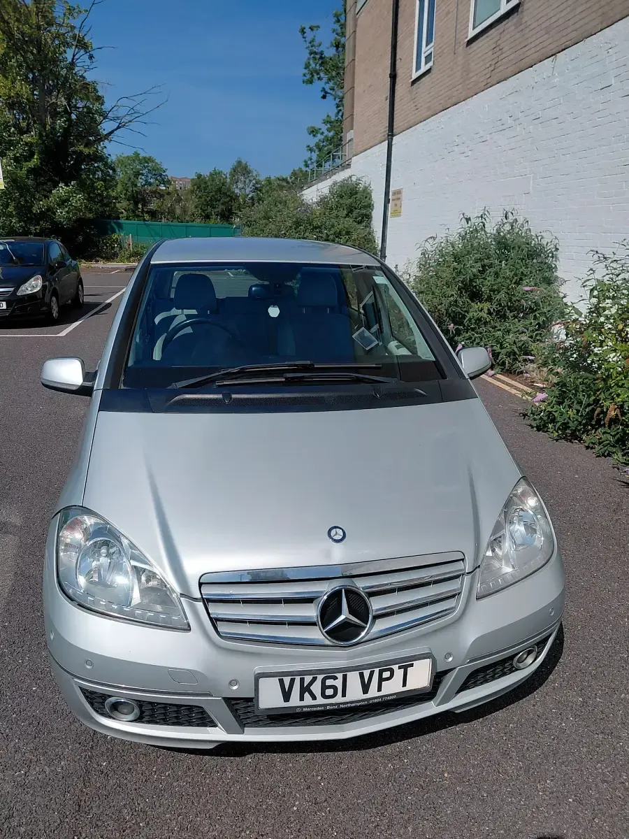 Used Mercedes A180 Avantgarde 109 HP (80 kW) 2011 Silver Hatchback
