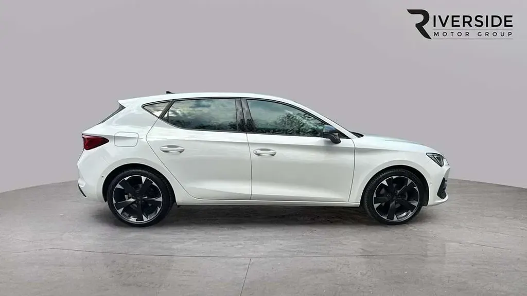 Used Cupra Leon 150 HP (110 kW) 2024 Whiote Hatchback