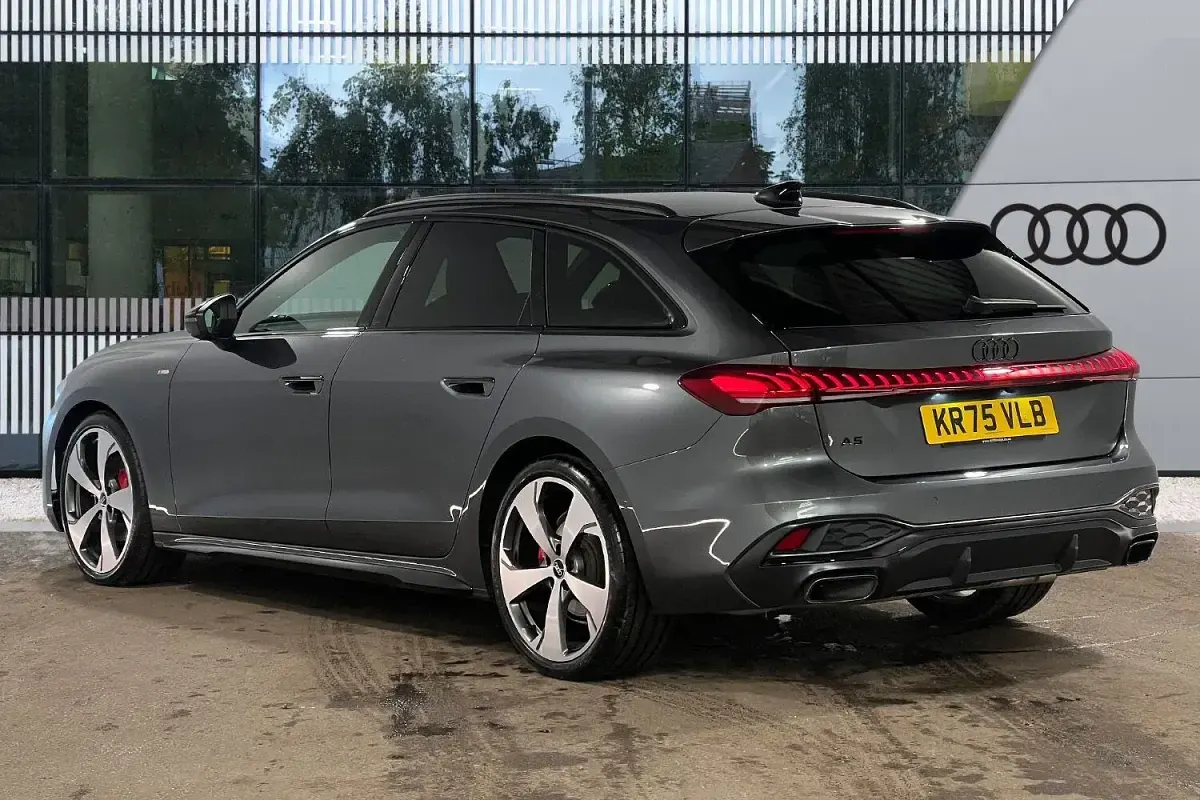 Used Audi A5 Comfort 204 HP (150 kW) 2025 Grey Estate