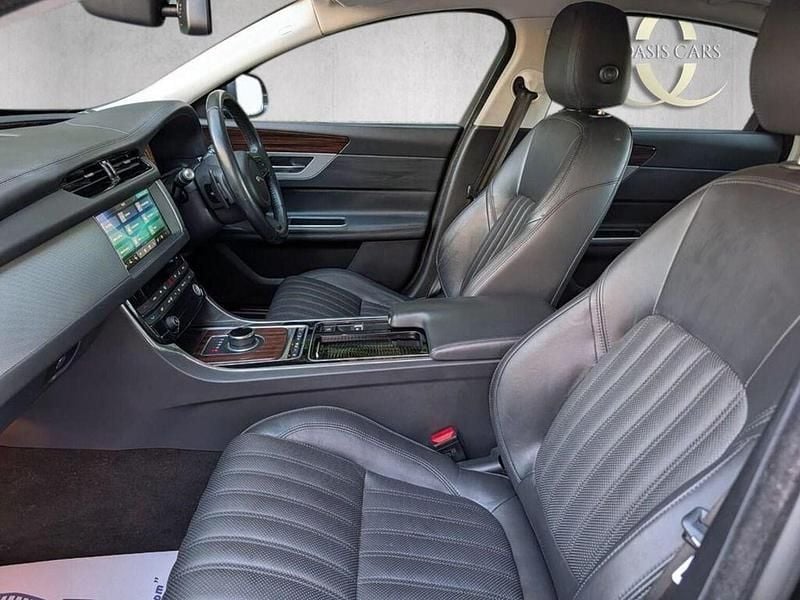 Second-hand Jaguar XF Portfolio 180 CP (132 kW) 2016 Negru Berlinǎ