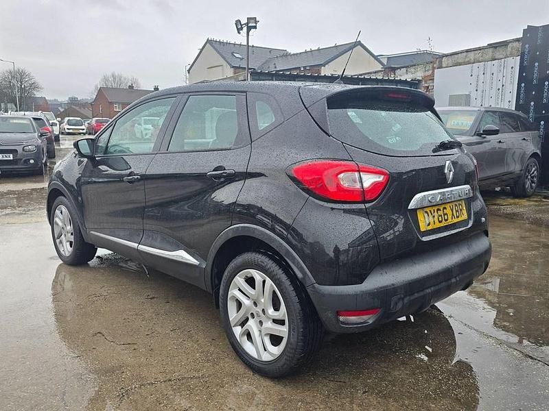 Second-hand Renault Captur Dynamique 90 CP (66 kW) 2016 Negru SUV