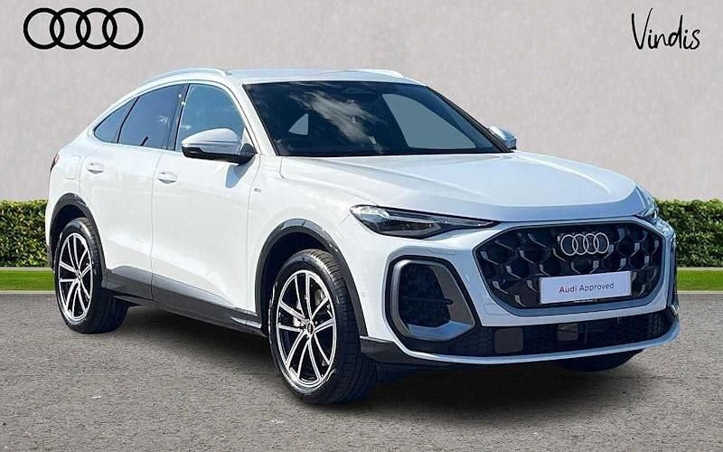 White Used 2025 Audi Q5 Sportback Advanced SUV | £51,635 (Fair price) - Image 1/4