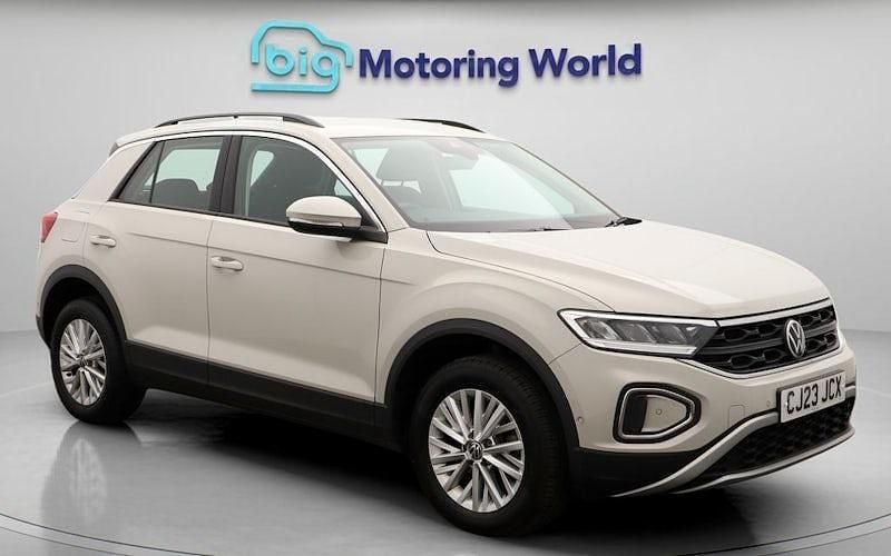 Used 2025 VW T-Roc Life SUV | £18,900 (Good price) - Image 1/4