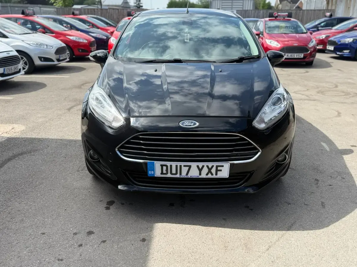 Usado Ford Fiesta Titanium 100 CV (73 kW) 2017 Negro Utilitario