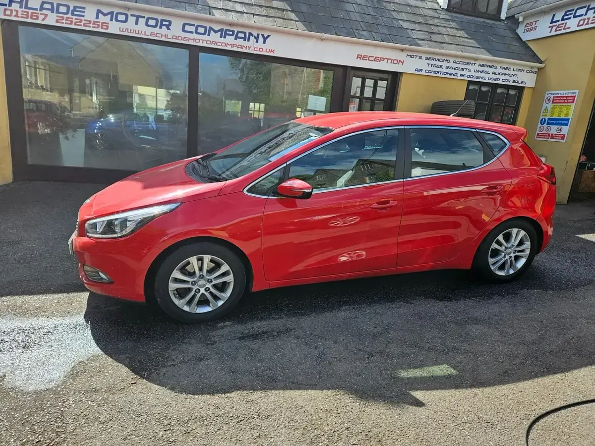 Used Kia Ceed 2015 Red Hatchback